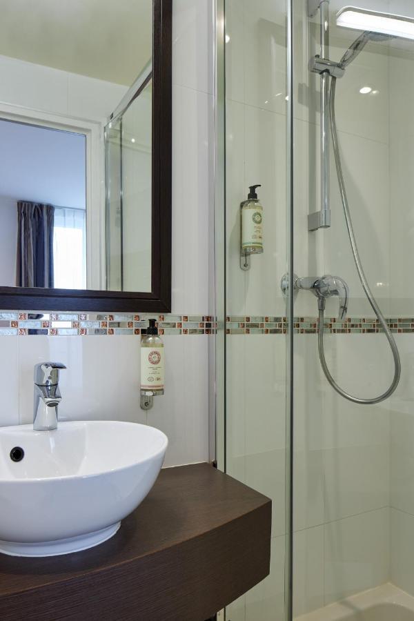 Apolonia Montmartre; Sure Collection By Western 3* Parigi