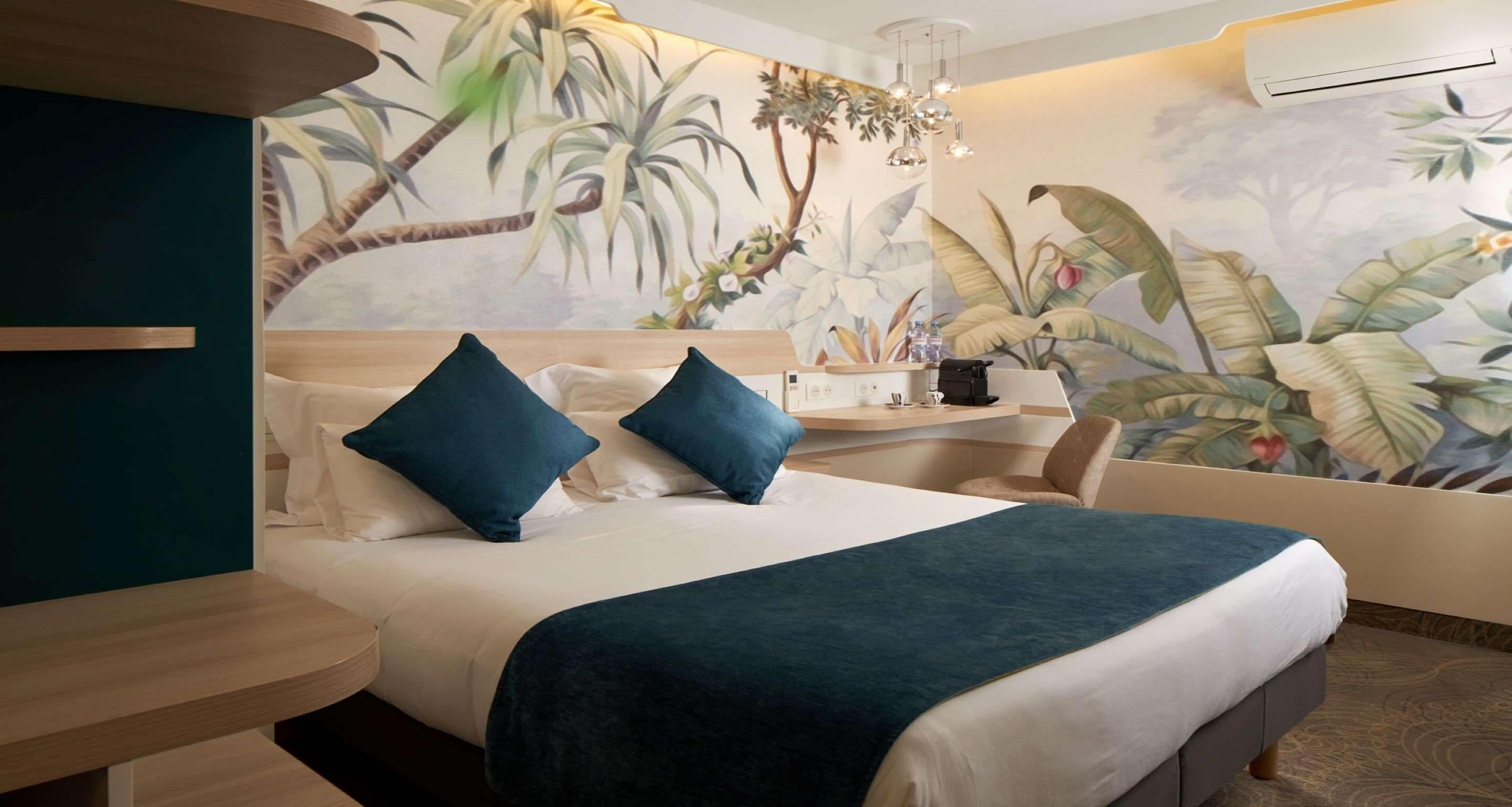 Apolonia Montmartre; Sure Collection By Western