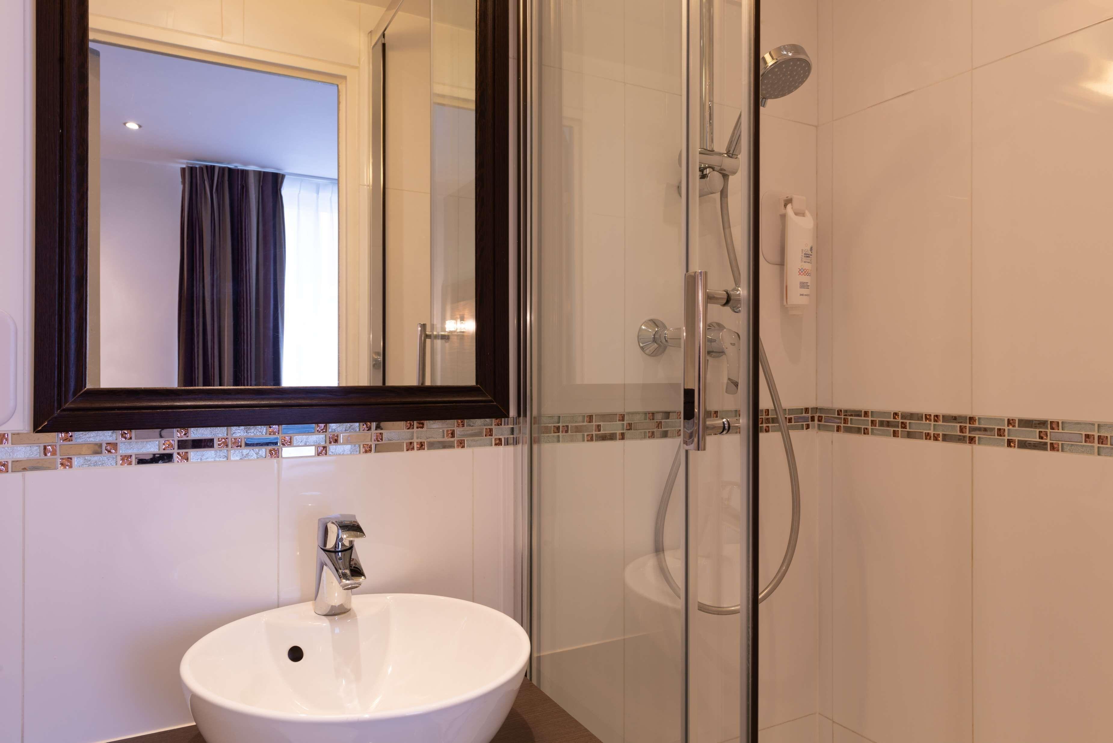 Apolonia Montmartre; Sure Collection By Western 3*
